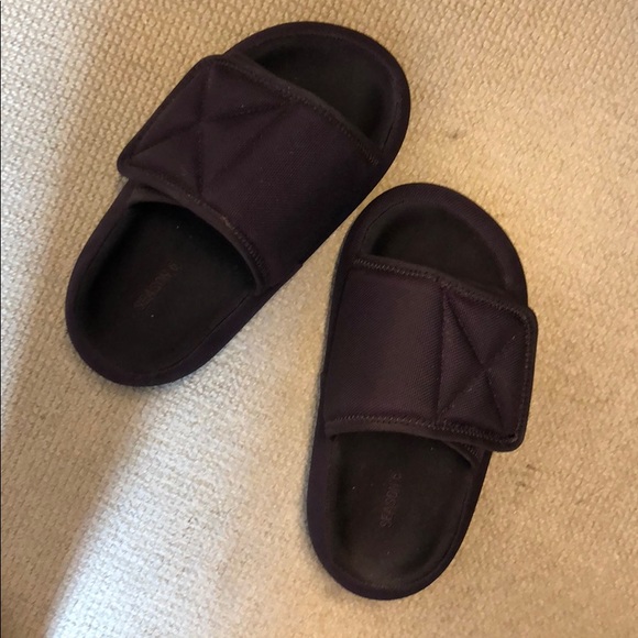 yeezy slides season 8